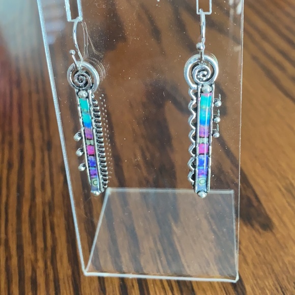 A pair of Colourful earrings - Picture 3 of 3